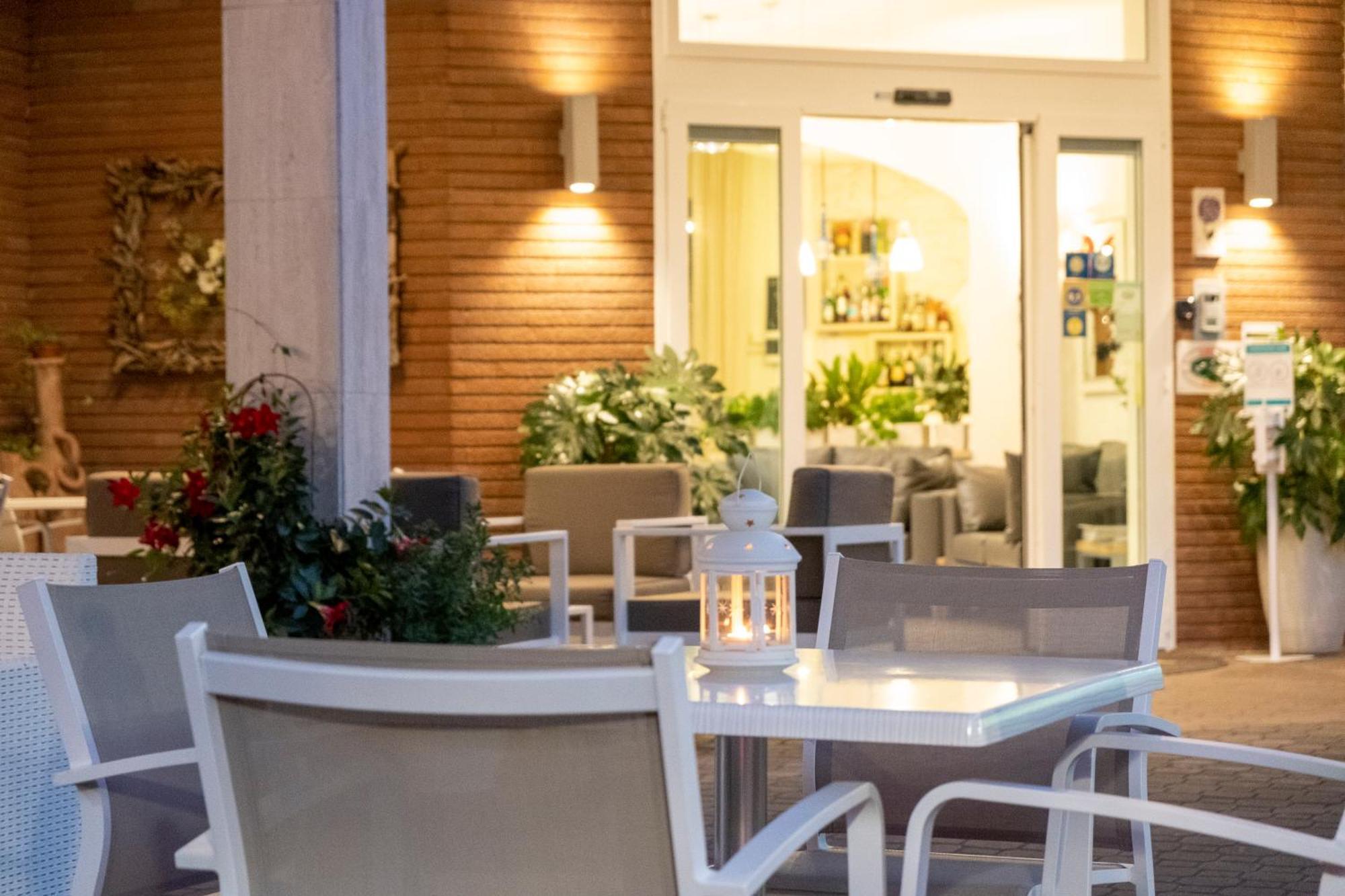 Hotel Orsa Maggiore Milano Marittima Exterior foto