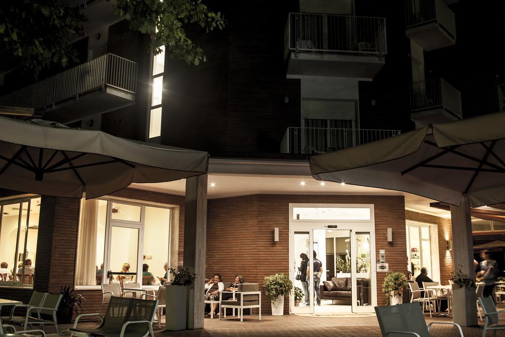 Hotel Orsa Maggiore Milano Marittima Exterior foto