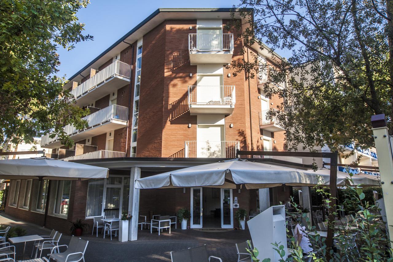 Hotel Orsa Maggiore Milano Marittima Exterior foto